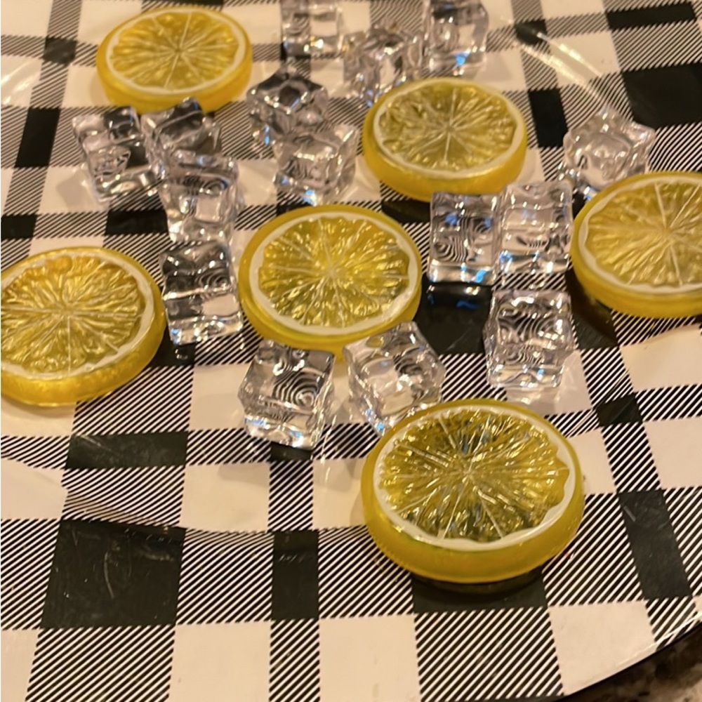 Faux lemon slices and ice cubes